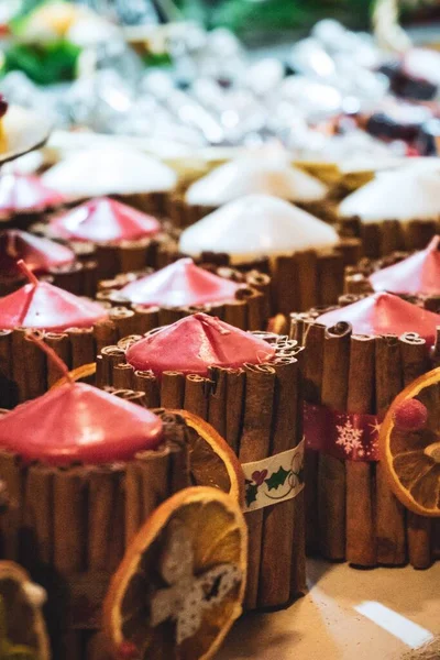 Vertical Shot Beautiful Aromatic Candles Decorated Cinnamon Sticks — Stock Photo, Image