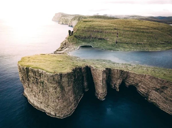 Вид Повітря Океан Узбережжя Зеленими Полями Скелями — стокове фото