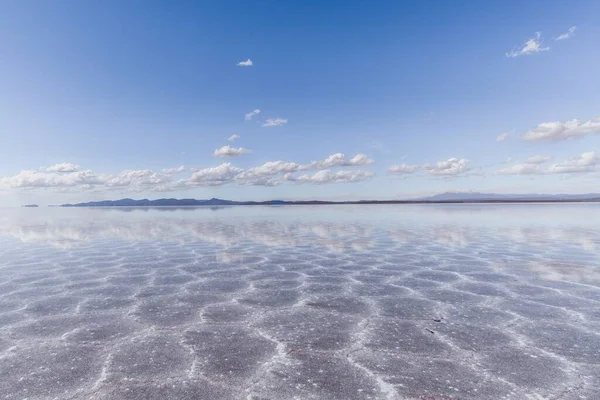 Die Sandstruktur Sichtbar Unter Dem Kristallklaren Meer Und Dem Himmel — Stockfoto