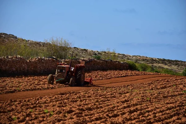 Rabat Malta Okt 2014 Een Trekker Oogstmachine Landbouwvoertuig Geparkeerd Een — Stockfoto