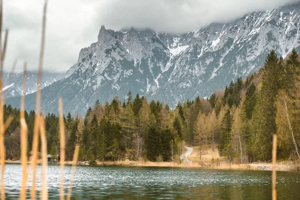 Lautersee Bij Mittenwald Beierse Alpen Alpenbergmeer Met Dennenbos Bergpanorama Een — Stockfoto