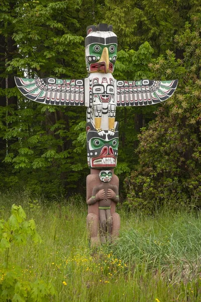 Mât Totémique Verdure Dans Parc Stanley Près Vancouver Canada — Photo