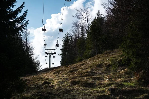 Μια Καρέκλα Κοντά Στο Mittenwald Στις Βαυαρικές Άλπεις Skilift Φόντο — Φωτογραφία Αρχείου