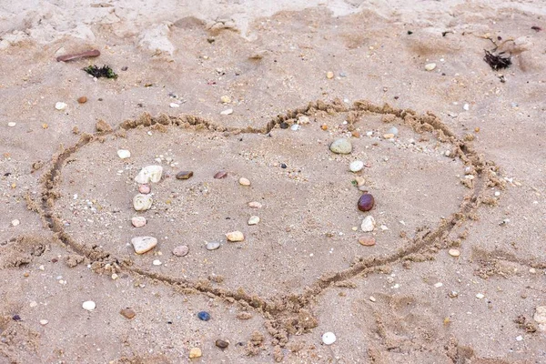 Kuma Çizilmiş Bir Kalbin Yakın Çekimi — Stok fotoğraf