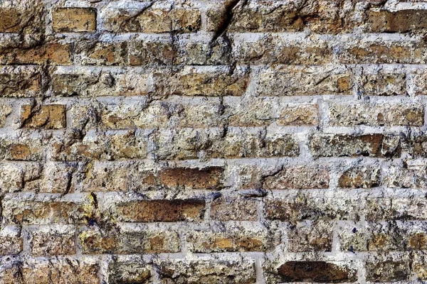 Veduta Vecchio Muro Fatto Mattoni Parzialmente Ricoperto Cemento Concetto Barriera — Foto Stock