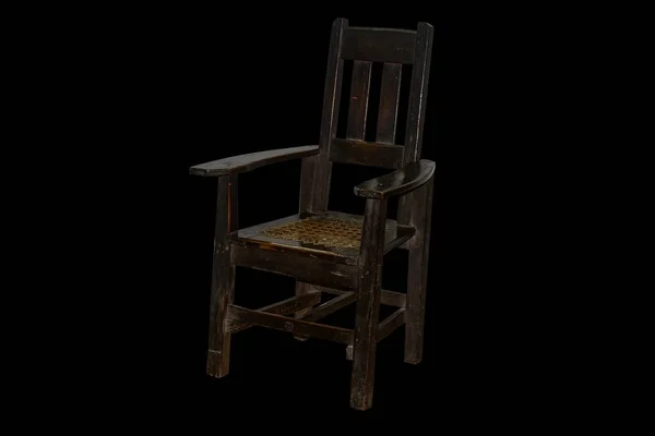 黒い背景に隔離された木製の椅子のクローズアップショット — ストック写真
