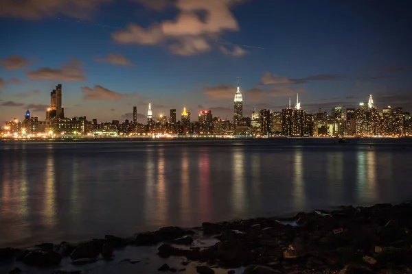 City Skyscrapers Lake Night — Stock Photo, Image