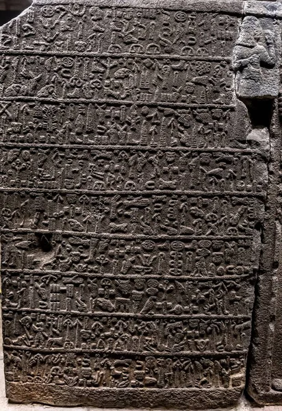 Vertikální Záběr Verdiktu Kaneše Hittite Cuneiforms — Stock fotografie