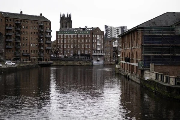 Leeds United Kingdom Jan 2020 Leeds Canal Bridge Centrepoint — стокове фото