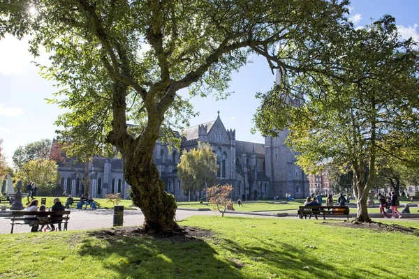 Gyönyörű Kilátás Nyílik Szent Patrik Katedrálisra Dublinban Írországban Egy Napsütéses — Stock Fotó