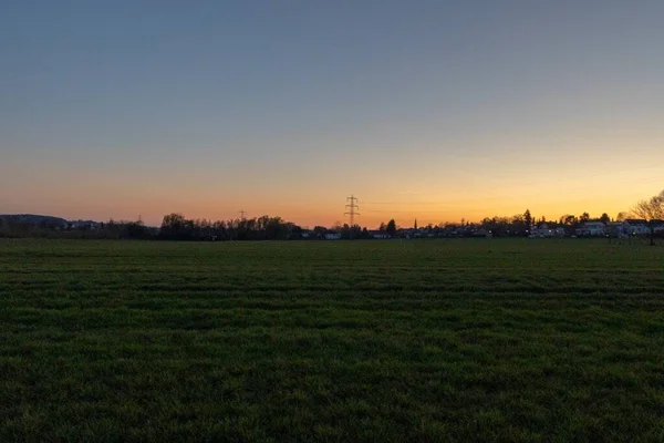 Een Prachtig Groen Veld Met Zonsondergang Achtergrond — Stockfoto