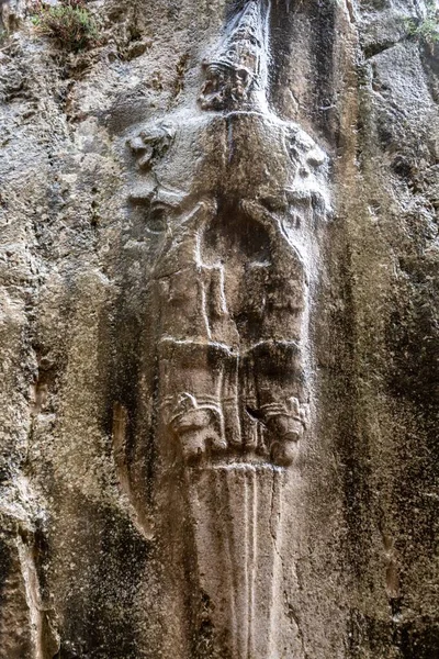 土耳其Alacahoyuk Yazilikaya岩石神龛废墟中石墙上的老赫特人雕刻 — 图库照片