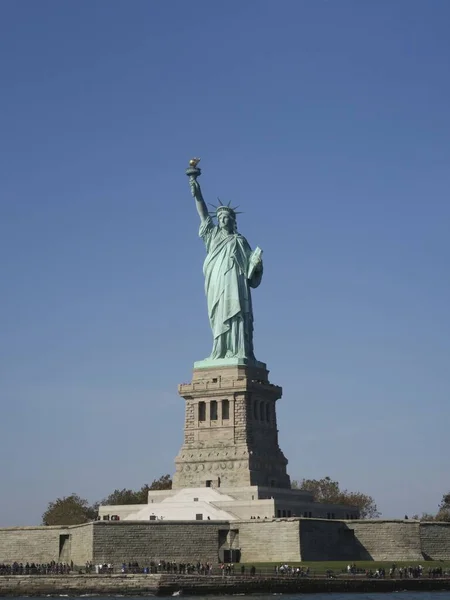 Plano Vertical Del Monumento Nacional Estatua Libertad Nueva York — Foto de Stock