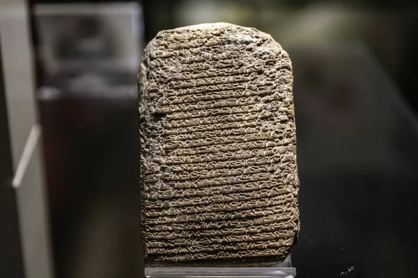 Eine Nahaufnahme Einer Hethitischen Steintafel Mit Geschnitztem Antiken Alphabet Fundstücke — Stockfoto