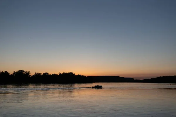 Лодка Реке Миссисипи Закате Кросс Висконсин — стоковое фото