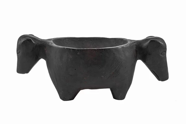 白い背景に動物の頭が孤立した黒い鍋 — ストック写真