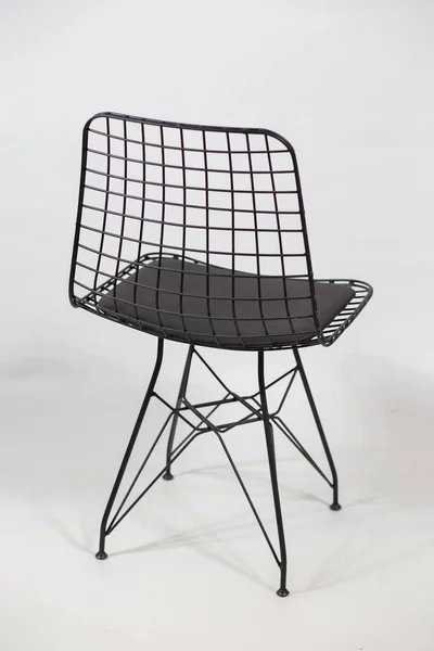 Eine Vertikale Aufnahme Eines Futuristischen Stuhls Mit Einer Kette Rücken — Stockfoto
