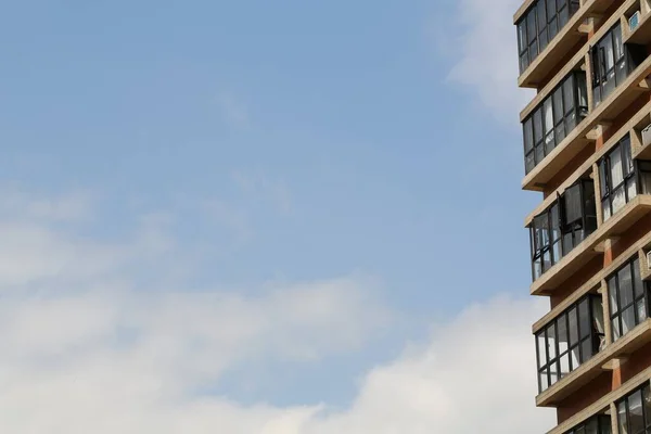 Eine Flache Aufnahme Eines Gebäudes Mit Gläsernen Balkonen Hongkong Unter — Stockfoto