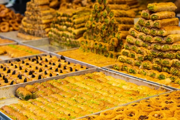 Closeup Baklava Slices Pistachios Tray Buffet Lights — Stock Photo, Image