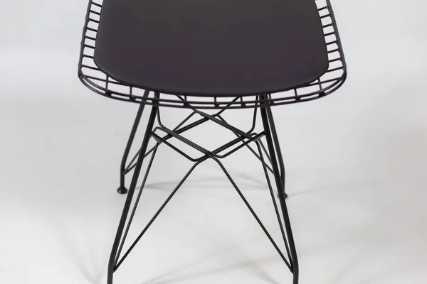 Uma Bela Foto Uma Cadeira Metal Moderna Isolada Fundo Branco — Fotografia de Stock