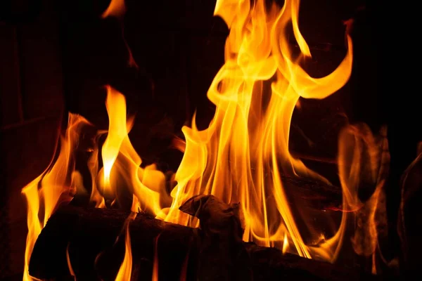 화톳불의 불꽃에 — 스톡 사진