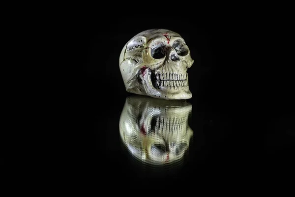 Skull Reflecting Glass Surface Isolated Black Background Scary Theme — Stock Photo, Image