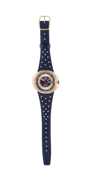Relógio Moderno Com Uma Faixa Couro Azul Sob Luzes Isoladas — Fotografia de Stock