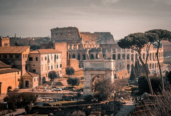 Anfiteatro Del Coliseo Roma Italia Bajo Cielo Gris — Foto de Stock