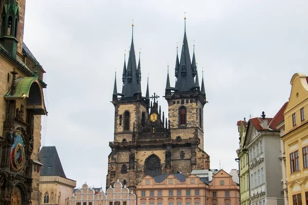 Красивый Снимок Церкви Пресвятой Богородицы Перед Тыном Праге Чехия Фоне — стоковое фото
