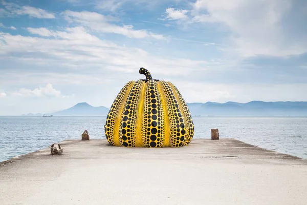 Naoshima Japan Aug 2018 Yayoi Kusama Famous Pumpkin Artwork Naoshima — Stock Photo, Image