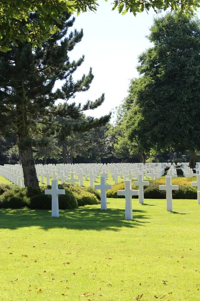 Egy Függőleges Felvétel Normandiai Amerikai Temetőről Emlékműről — Stock Fotó