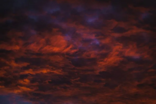 Eine Erstaunliche Aufnahme Eines Bewölkten Himmels Licht Des Sonnenuntergangs — Stockfoto