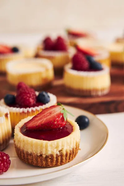 Plan Grand Angle Cupcakes Fromage Avec Gelée Fruits Fruits Sur — Photo