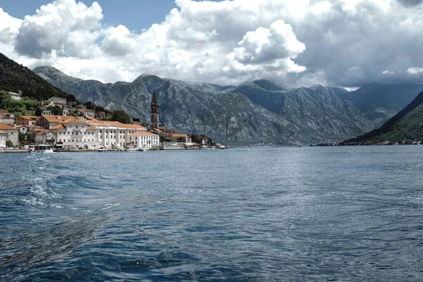 Piękny Widok Wsi Perast Wybrzeżu Zatoki Boka Kotor Czarnogóra — Zdjęcie stockowe