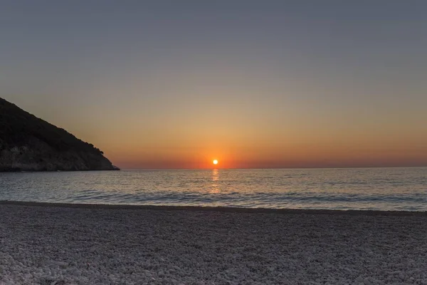 Yunanistan Kefonya Adasında Myrtos Sahilinde Gün Batımı — Stok fotoğraf