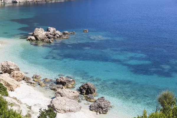 Plaża Wyspie Kefalonia Grecja Najpiękniejsze Dzikie Skaliste Plaże Jasną Turkusową — Zdjęcie stockowe