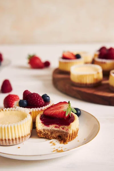 Plan Grand Angle Cupcakes Fromage Avec Gelée Fruits Fruits Sur — Photo