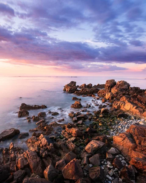 Una Puesta Sol Con Hermosas Nubes Cerca Fort Pembroke Guernsey — Foto de Stock