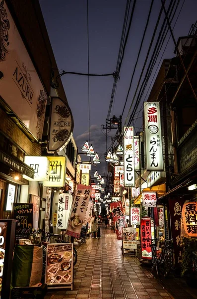 東京都 2018年8月7日 東京から少し入ったところにレストランやライトがたくさんあります — ストック写真