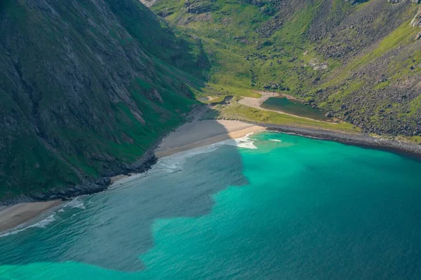 Uma Cena Hipnotizante Praia Kvalvika Localizada Noruega Dia Ensolarado — Fotografia de Stock