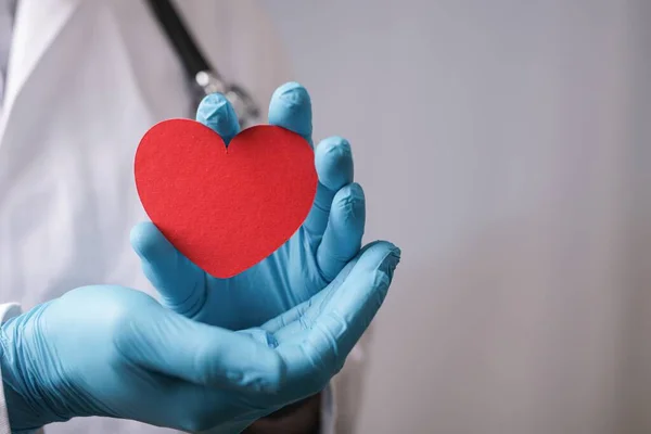 Red Heart Made Paper Hands Doctor — Stock Photo, Image