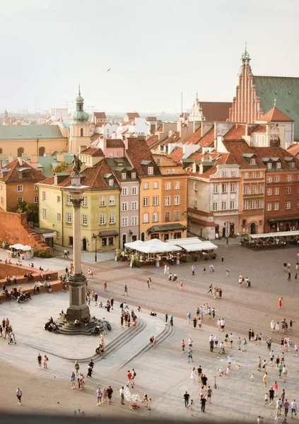 Замковая Площадь Туристами Варшаве Польша — стоковое фото