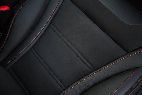Vysokoúhlý Záběr Černé Sedadlo Luxusního Auta Pod Světly — Stock fotografie