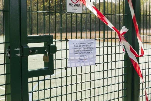Harrow United Kingdom Apr 2020 Sign Informing People Closed Tennis — Stock Photo, Image
