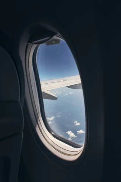 Μια Όμορφη Φωτογραφία Του Ουρανού Από Εσωτερικό Του Αεροπλάνου — Φωτογραφία Αρχείου