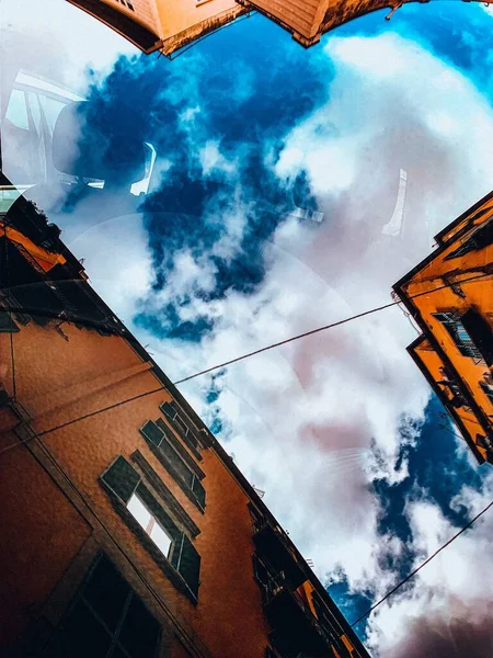 Low Angle Shot Apartment Buildings Blue Sky White Clouds — Stock Photo, Image