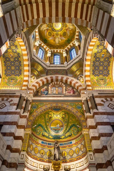 Tiro Vertical Baixo Ângulo Altar Mosaicos Basílica Notre Dame Garde — Fotografia de Stock