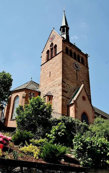 Eine Flache Aufnahme Eines Antiken Gebäudes Unter Blauem Himmel Kappelrodeck — Stockfoto