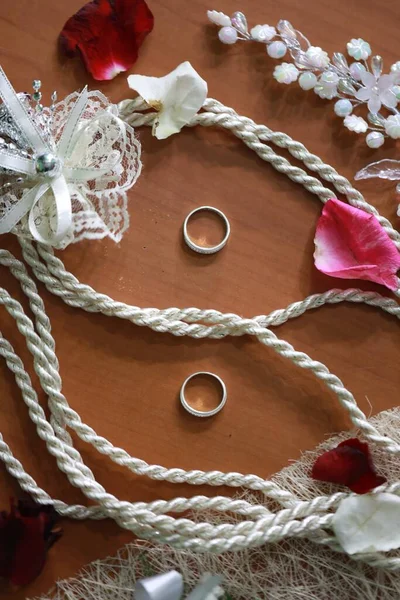 Vertical High Angle Shit Two Wedding Rings Some Ribbons Decorations — Zdjęcie stockowe