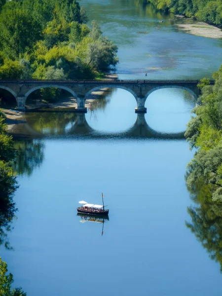 Vertikální Záběr Skřeta Řece Dordogne Francii Dne — Stock fotografie